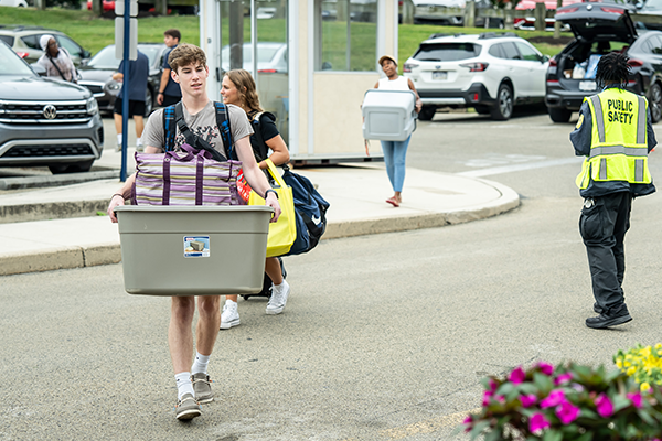 Image of students moving in to La Salle's residence halls.