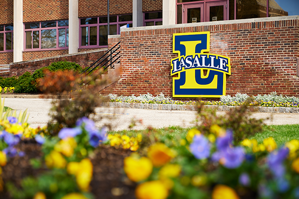 Image of the La Salle "L" sign.