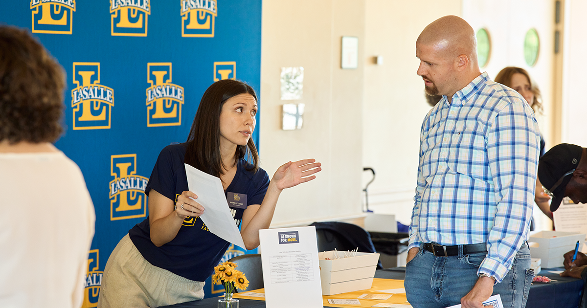 Image of an HR staff member explaining benefits to an employee.