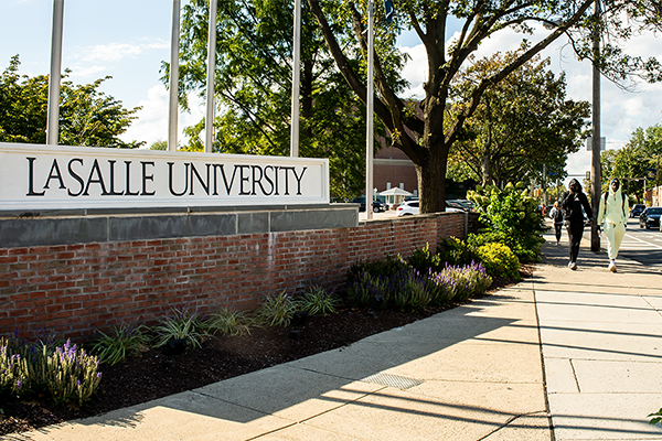 Image of the La Salle University sign. 