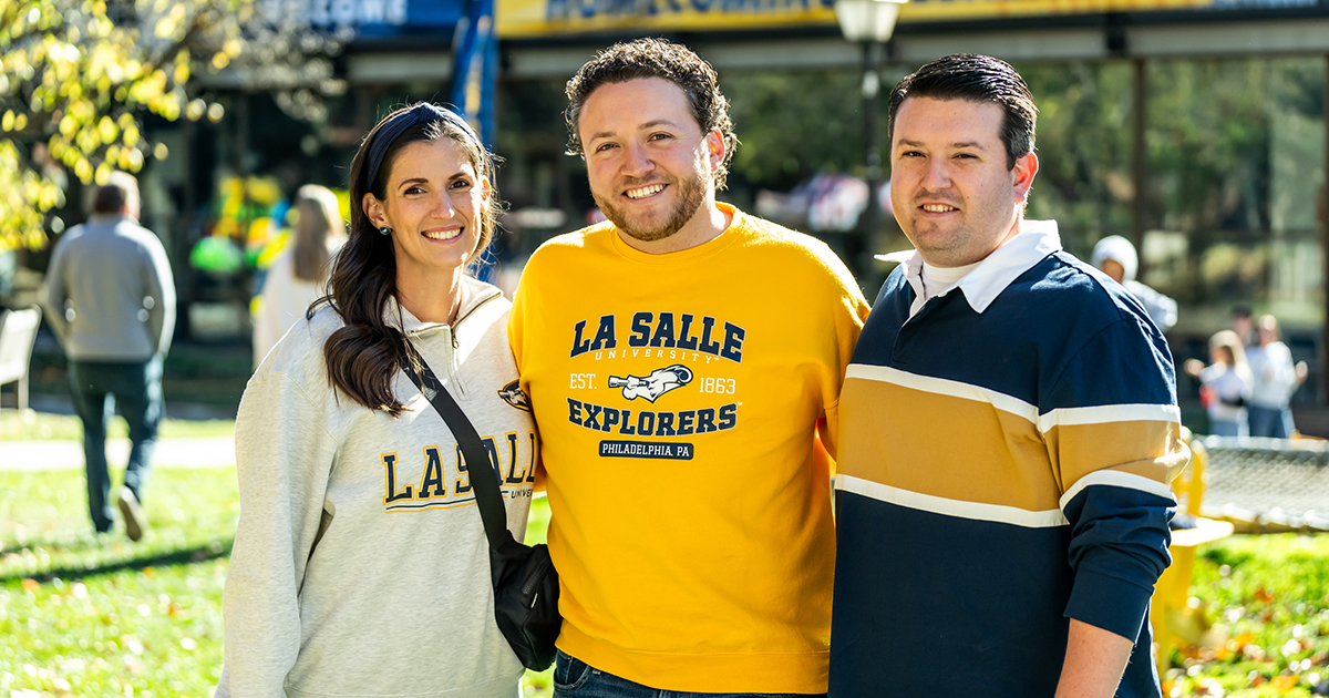 Image of three alumni at Homecoming