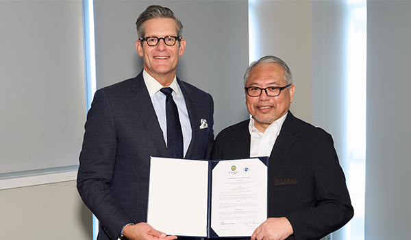 Left to right: La Salle President Daniel J. Allen, Ph.D., and De La Salle Medical and Health Sciences Institute President Antonio Ramos, M.D., present the signed MOU.