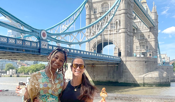 Left to right: Issa Jalloh, ‘25, with her advisor at the Tower Bridge in London.