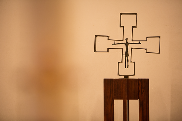 Image of a cross.