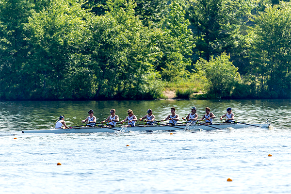 Image of the men's rowing team.